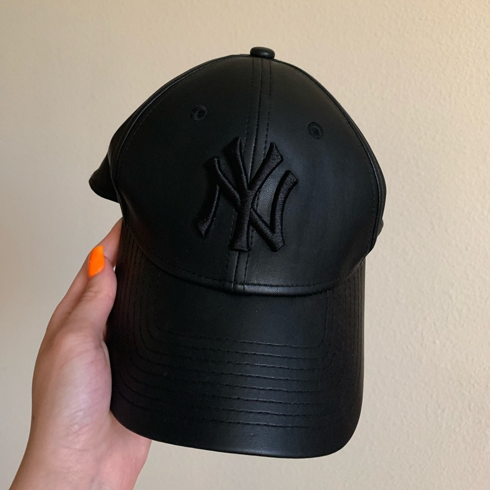 Women’s Black Leather Yankees Hat